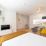 Monsanto Hill House - No. 565 R/C D